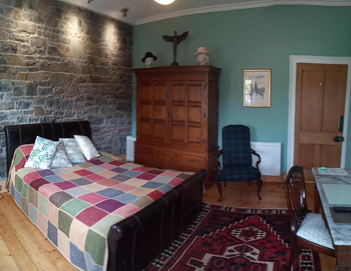 モファット Kirkview House Bed & Breakfast エクステリア 写真