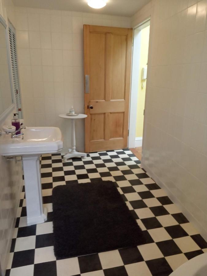 モファット Kirkview House Bed & Breakfast エクステリア 写真