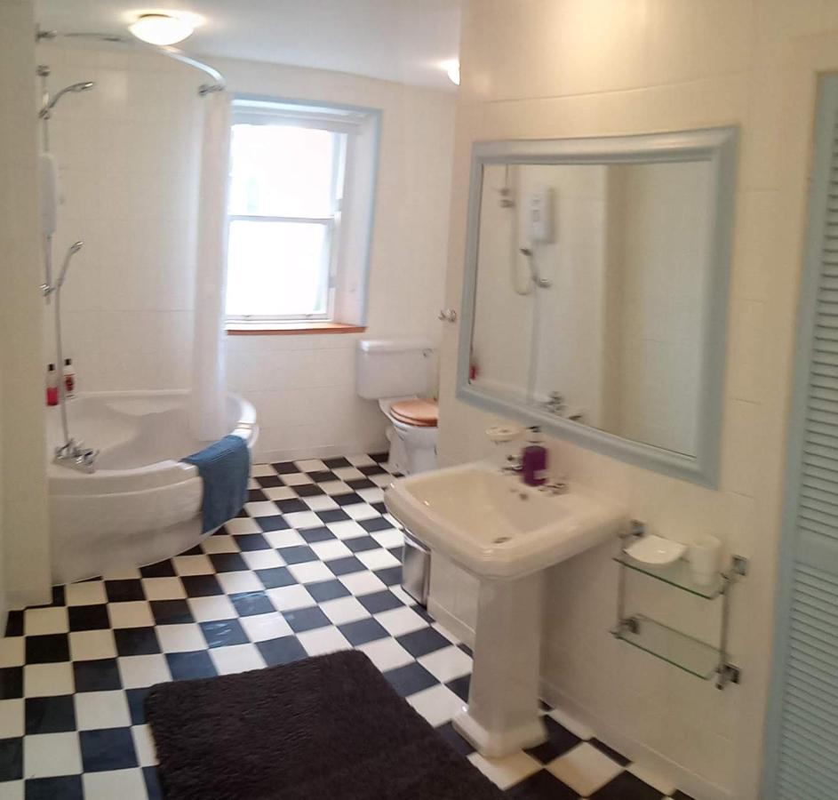 モファット Kirkview House Bed & Breakfast エクステリア 写真